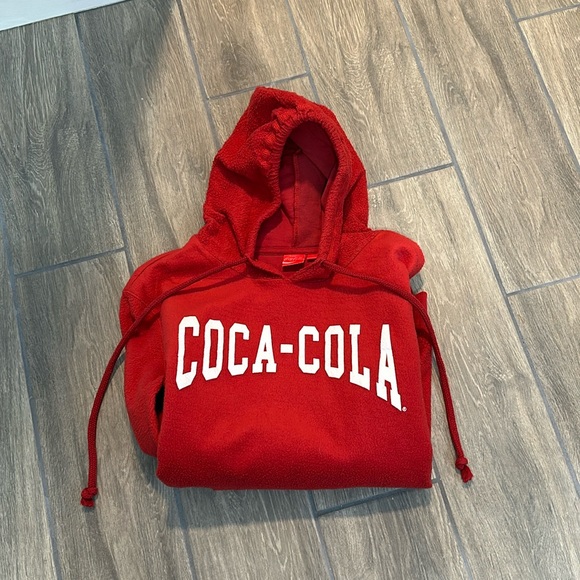 Coca-Cola “it’s the real thing” red fleece sweatshirt with hood and front pocket - Picture 1 of 5